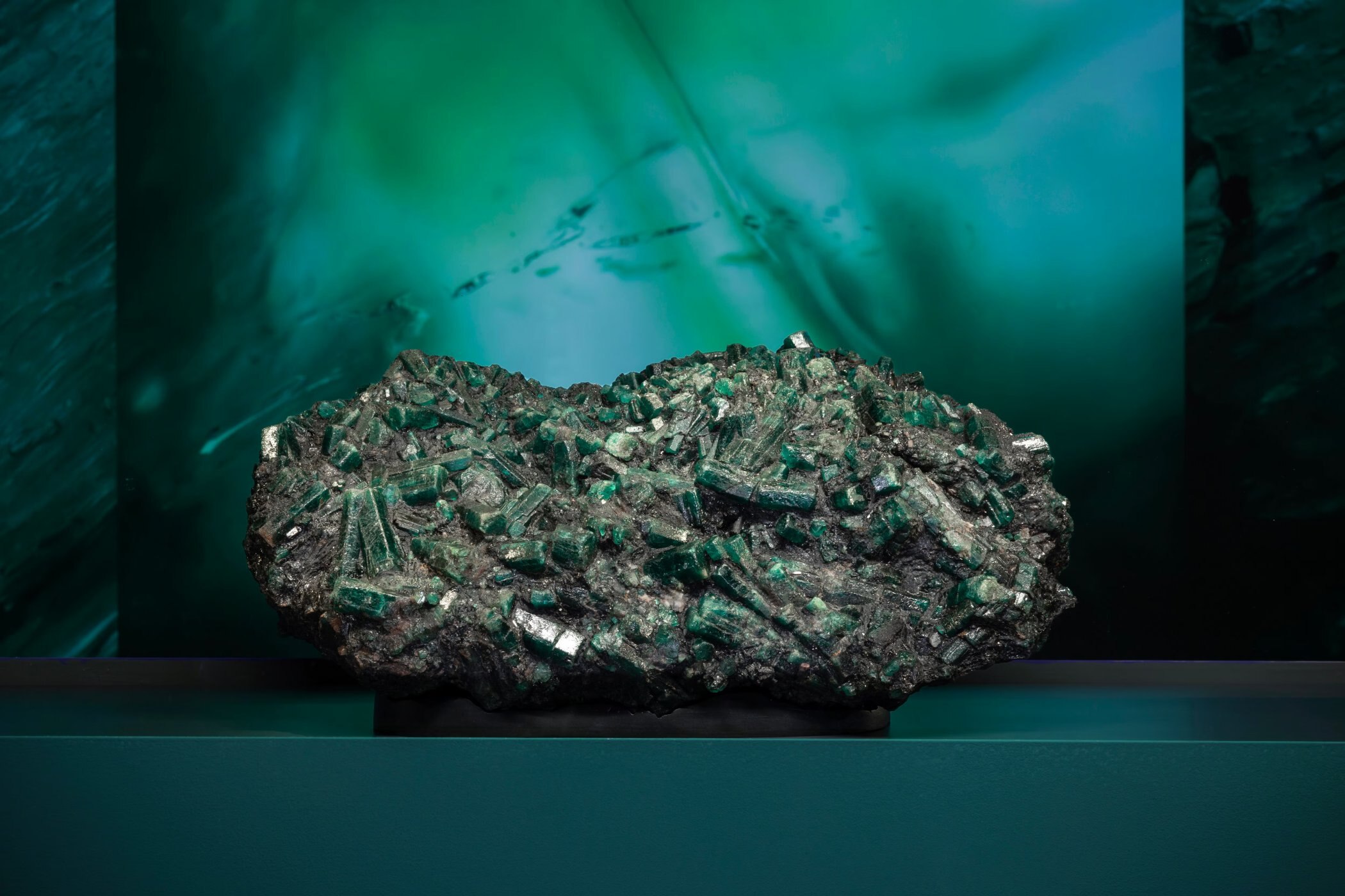 Goliath Emerald Cluster, 65×35×25 cm, 33 kg Kagem Emerald Mine Zambia (2010) Gemfields