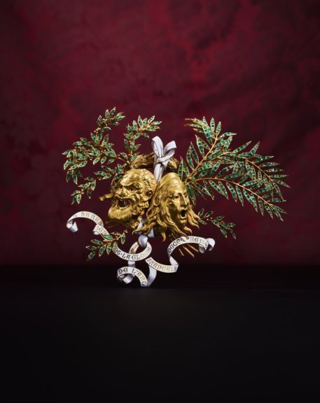 brooch in honor of Sarah Bernhardt