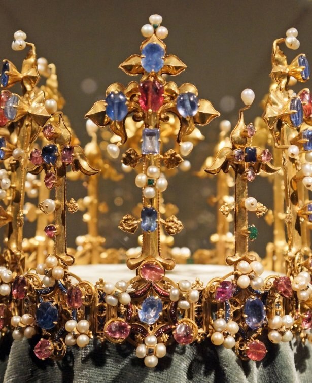 Gold and Jewelry, from Antiquity to the Renaissance Princes